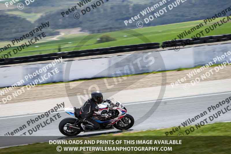 cadwell no limits trackday;cadwell park;cadwell park photographs;cadwell trackday photographs;enduro digital images;event digital images;eventdigitalimages;navarra;no limits trackdays;peter wileman photography;racing digital images;trackday digital images;trackday photos